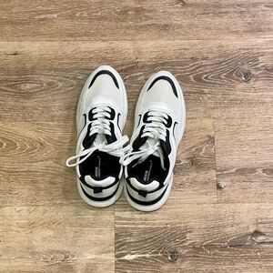 Sporty White & Black Chunky Sneakers, great condition.